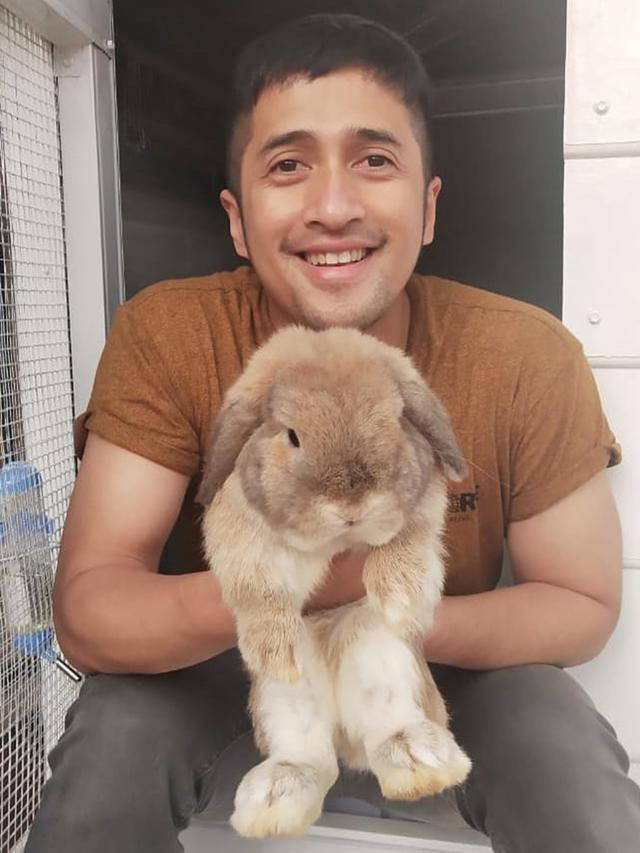 Dikenal Sebagai Pecinta Hewan, Ini 6 Potret Irfan Hakim Dengan Binatang Peliharaannya