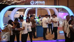 Suasana disalah satu stand pameran di Indonesia Fintech Festival & Conference 2016 di Tangerang, Selasa (30/8). Fintech merupakan industri jasa keuangan berbasis teknologi digital. (Liputan6.com/Faizal Fanani)