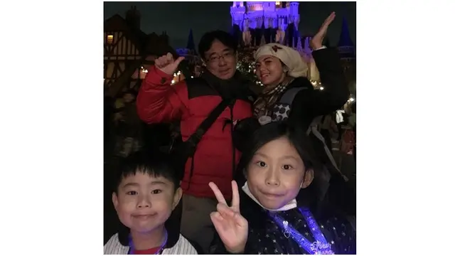 Keduanya dikaruniai 3 orang anak yang menggemaskan yakni Reina, Masaki dan Yukari.