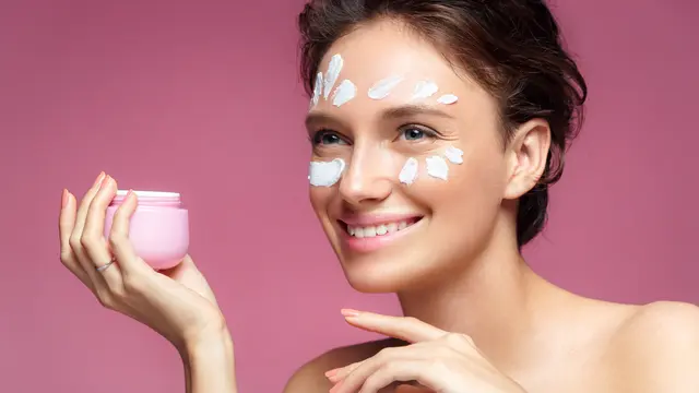 7 Produk Perawatan Wajah Malam Hari untuk Kulit Cerah di Pagi Hari / Image: Shutterstock