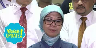 Saat usia 17 tahun, Ario Kiswinar Teguh pernah bertemu dengan Mario Teguh. Hal tersebut juga diketahui Ibunya, Aryani Soenarto.