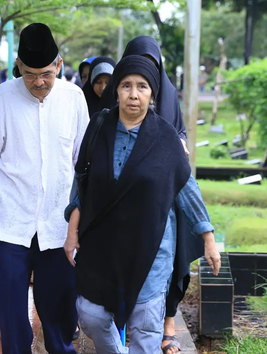 Dalam pesan singkat SMS yang dikirim almarhum beberapa bulan lalu, bahwa Shinta sempat mengingatkan pada Aty agar tidak lupa datang saat dirinya meninggal dunia. (Adrian Putra/Bintang.com)