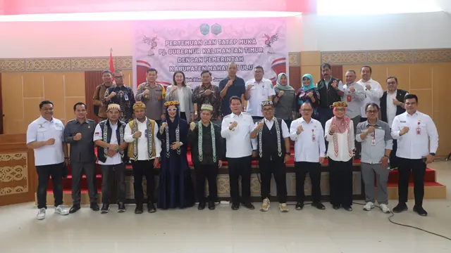 Kunjungi Mahakam Ulu, Pj Gubernur Kaltim Semangati Generasi Muda dan Salurkan Berbagai Bantuan