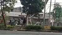 Senin Pagi Mencekam di Klender: Senjata Tajam, Hujan Batu Hingga Macet Panjang
