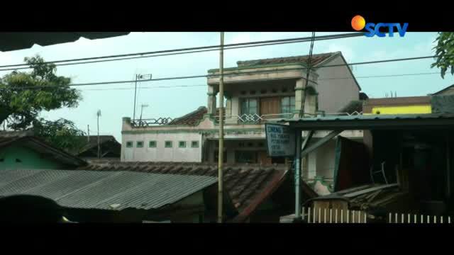 Densus 88 antiteror bersama kepolisian Jawa Barat geledah rumah terduga teroris 'K' di Cileunyi