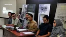 Sekretaris KASUM, Chairul Anam (ketiga kanan) mengatakan bebas bersyarat untuk Polly mencermikan Jokowi gagal mengkonsolidasi aparaturnya untuk konsisten terhadap HAM, Jakarta, Rabu (3/12/2014). (Liputan6.com/Johan Tallo)