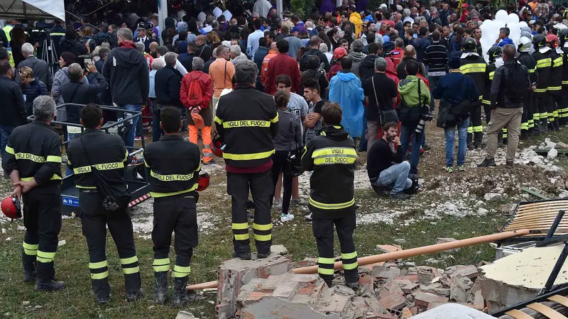 20160830-Italia Gelar Pemakaman bagi Korban Gempa-Italia