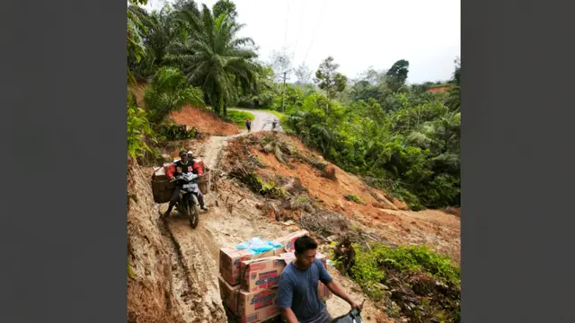 Salah satu desa putus akses dan akses terbatas di perbatasan Sumatera Utara dan Aceh, tepatnya di Desa Kampung Alur Mentawak, Kabupaten Aceh Tamiang berhasil ditembus.