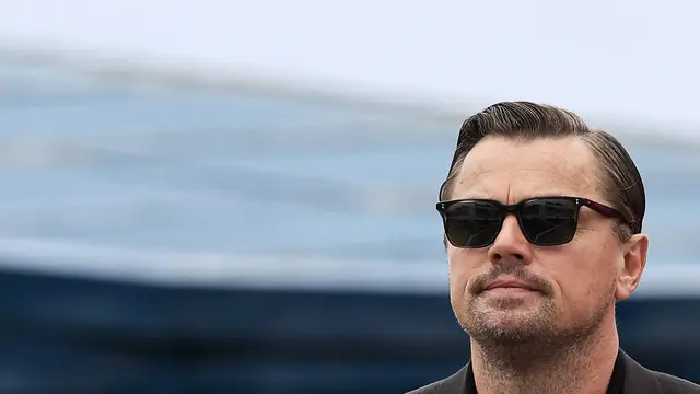 Aktor AS Leonardo DiCaprio pergi setelah menghadiri sesi pemotretan untuk film "Killers of the Flower Moon" di Festival Film Cannes edisi ke-76 di Cannes, Prancis selatan, pada 21 Mei 2023.