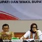 Komisioner KPU, Evi Novida Ginting Manik (tengah) saat menghadiri uji publik Rancangan Peraturan KPU terkait Pilgub. Pilbup dan Pilwali, Jakarta, Rabu (31/5). Uji publik dihadiri perwakilan parpol, akademisi dan media. (Liputan6.com/Helmi Fithriansyah) 