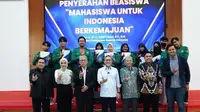 Partai Amanat Nasional (PAN) menyerahkan bantuan beasiswa untuk 100 mahasiswa Universitas Muhammadiyah Prof Hamka (Uhamka). (Liputan6.com/Elza Hayarana Sahira)