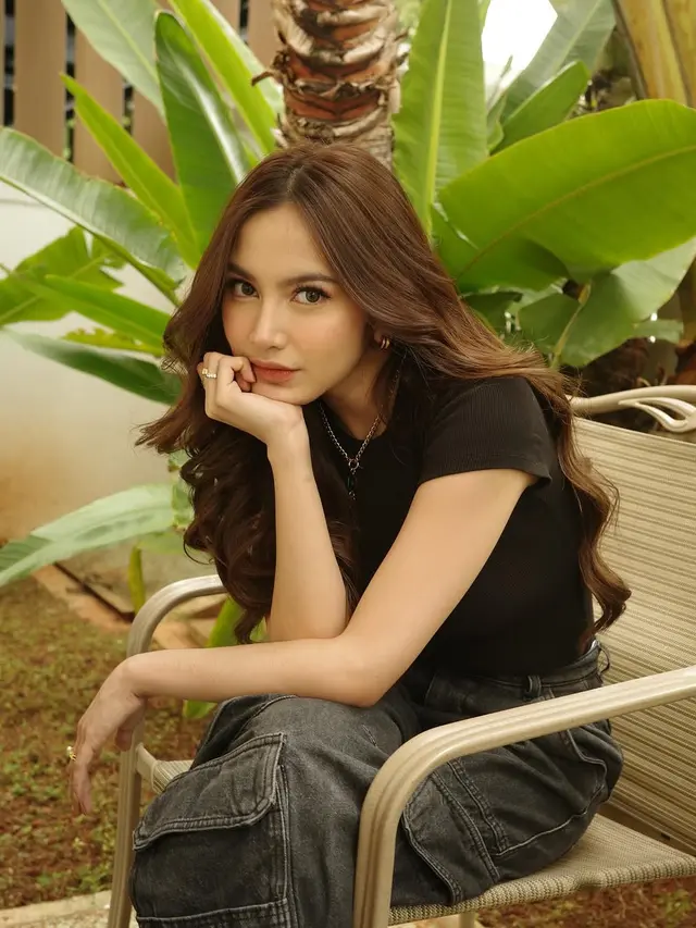 Pesona Mahalini Usai Melahirkan: Ibu Satu Anak Tampil Cantik Maksimal dengan Gaya Kasual