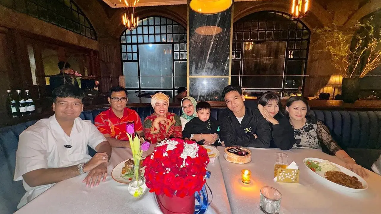 Potret perayaan ulang tahun Fadly Faisal yang ke-24 (Sumber: Instagram/@opah_faisal)