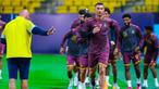 Pemain Al-Nassr, Cristiano Ronaldo, berlari saat sesi latihan jelang menghadapi Al-Adalah pada laga Liga Arab Saudi. Al-Nassr menjalani laga pekan kedua Liga Arab Saudi dengan bertandang ke markas Al-Adalah. (Twitter Al-Nassr )