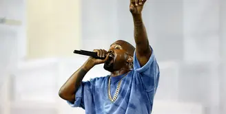 Kanye West, suami Kim Kardashian ini dikabarkan sedang menjalani perawatan intensif di rumah sakit karena mengalami gangguan mental. Hal ini menyebabkan Kanye harus menunda jadwal turnya. (AFP/Bintang.com)