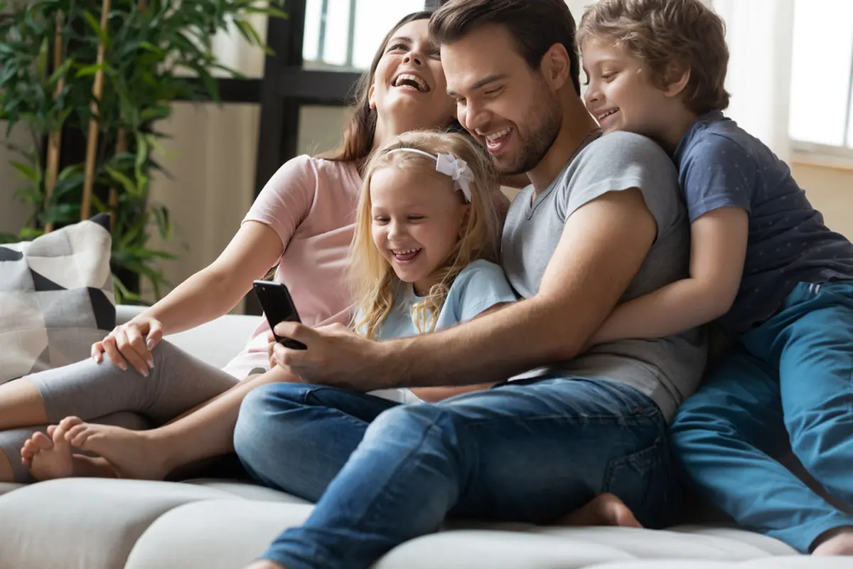Internetan Hemat dan UNLIMITED Aplikasi Favorit dengan Paket Internet Kuota Keluarga 
