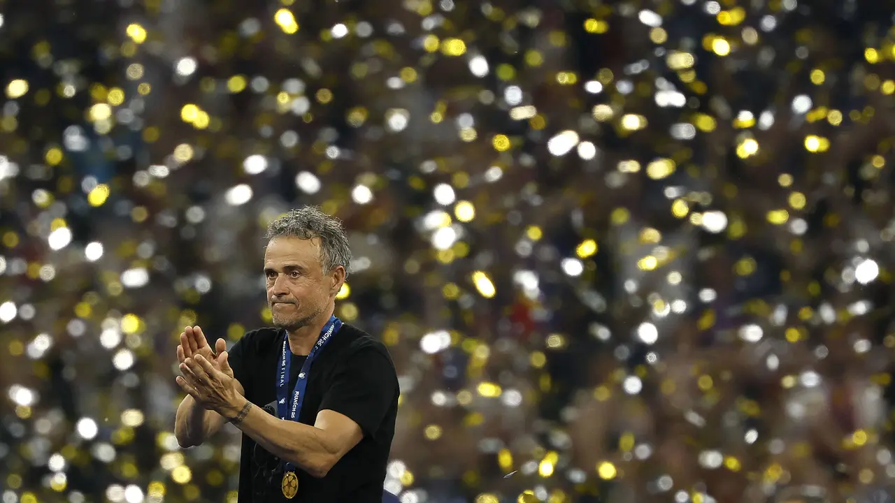 Foto: Makna Mendalam Kaos Hitam Luis Enrique saat Juara Liga Champions Bareng PSG