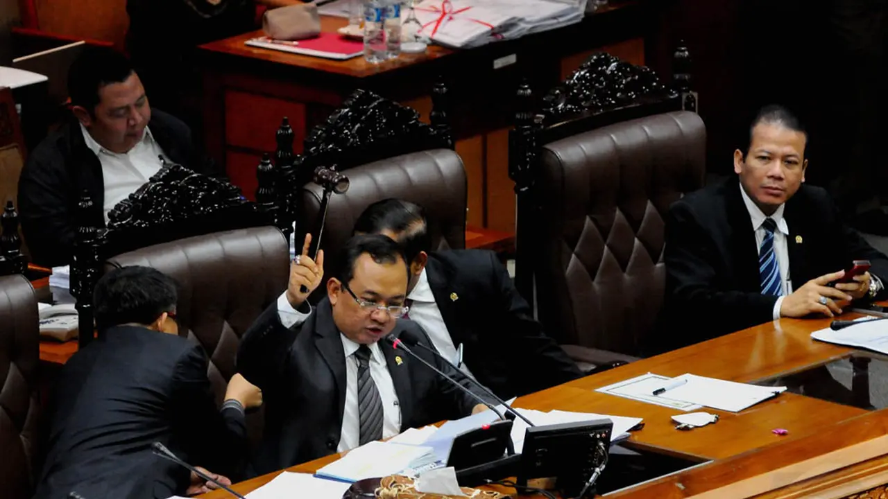 Hingga Dini Hari, Akhirnya DPR Tetapkan Pilkada Lewat DPRD