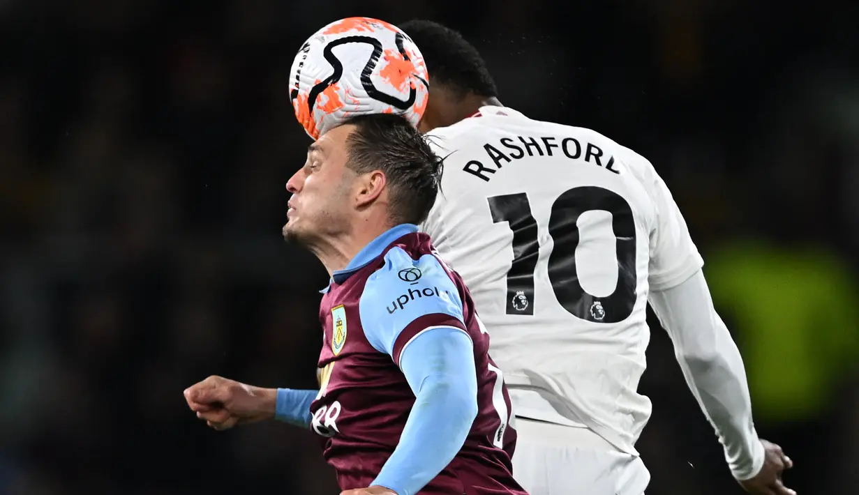 Gol tunggal kapten Bruno Fernandes membawa Setan Merah mempermalukan tuan rumah Burnley 1-0. (Paul ELLIS / AFP)