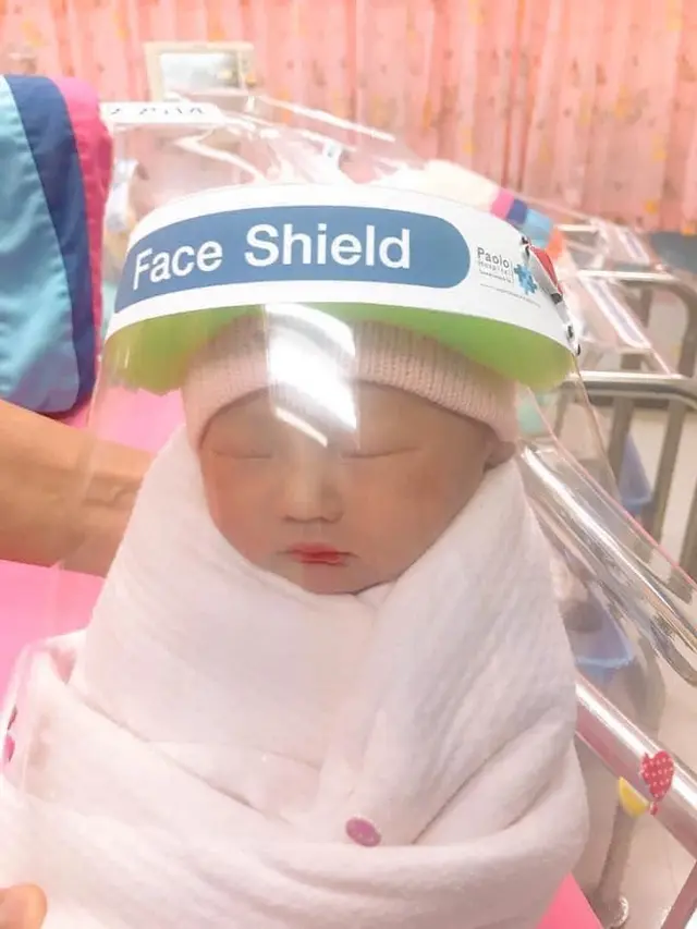 Cegah Terinfeksi Corona, Bayi Baru Lahir di Thailand Dipasangi Pelindung Wajah
