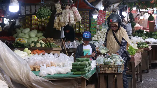 FOTO: Melonjaknya Angka Covid-19, Pemerintah Diminta Antisipasi Kesediaan Bahan Pokok