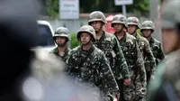 Sehari setelah digulingkan militer melalui upaya kudeta mantan Perdana Menteri Thailand Yingluck ditahan bersama sejumlah anggota keluarganya.