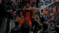 Gustavo Almeida merayakan gol Persija bersama The Jakmania di laga kontra Semen Padang. (Abdul Aziz/Bola.com)