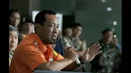 Kepala Basarnas, Marsekal Madya F.H.B Soelistyo mengatakan Basarnas tidak akan menghentikan operasi pencarian dan evakuasi terhadap korban kecelakaan pesawat AirAsia yang jatuh di Laut Jawa, Rabu (28/1/2015). (Liputan6.com/Faizal Fanani)