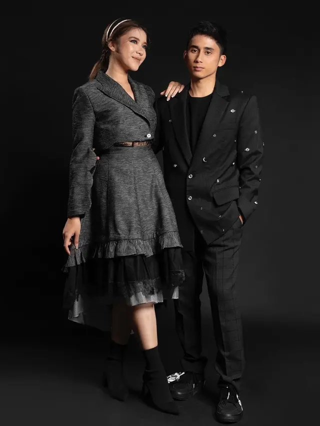 Adu Outfit Gaun Kembar Ala Ayu Ting-Ting dan Tiara Andini, Siapa yang Paling Kece?