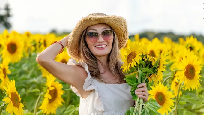 perempuan bunga matahari