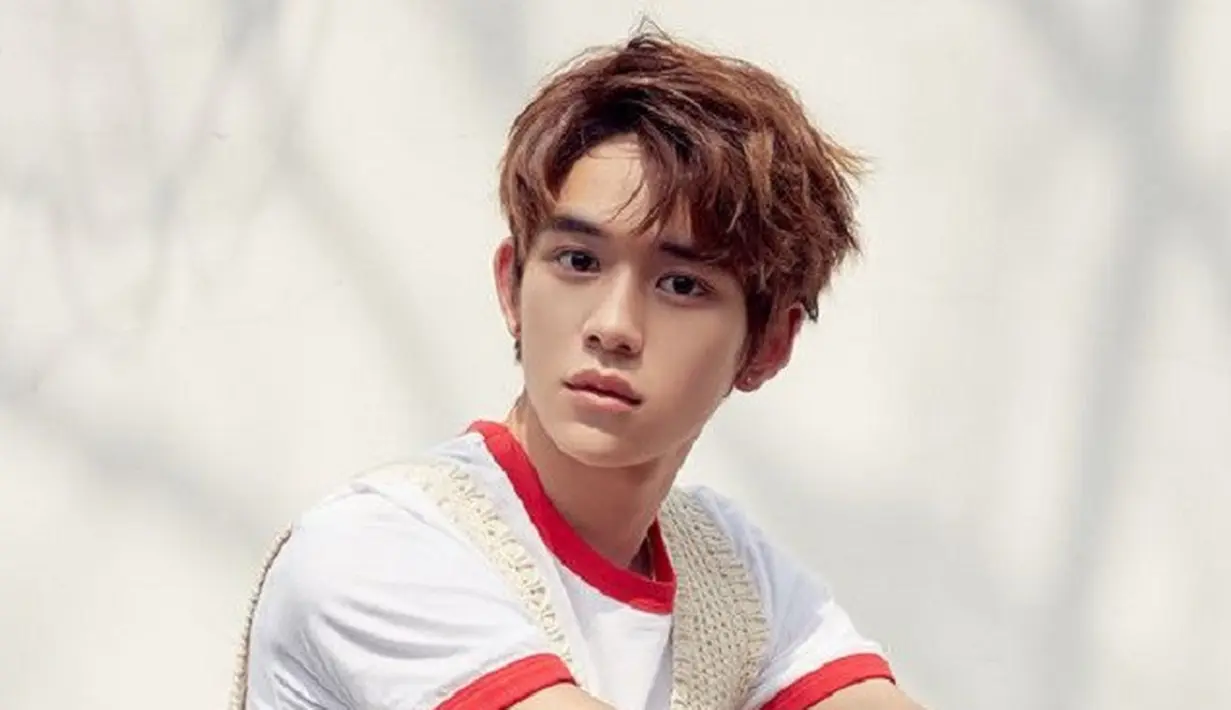 Meskipun Lucas NCT baru usia 19 tahun, ia punya tinggi 183 cm. (Foto: pinterest.com)