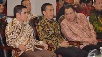Presiden Jokowi duduk berdampingan dengan para hakim MK saat menghadiri peresmian Pusat Sejarah Konstitusi di Gedung MK, Jakarta, Jumat (19/12/2014). (Liputan6.com/Faizal Fanani)
