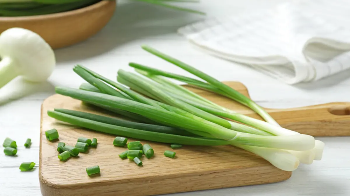 Cara Membuat Minyak Daun Bawang Serbaguna untuk Stok di Rumah - Lifestyle  Fimela.com