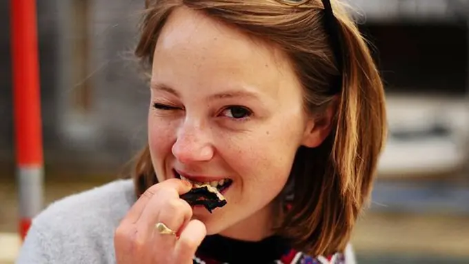 Ngemil makan makanan tak sehat/ copyright Pixabay.com