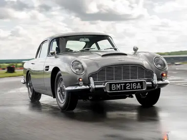 1964 Aston Martin DB5 - Gold Finger (1964) (Source: manofmany.com)