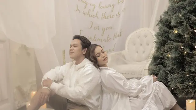 Gaya Pemotretan Jordi Onsu dan Frislly Herlind. (Sumber: Instagram/@fdphotography90)