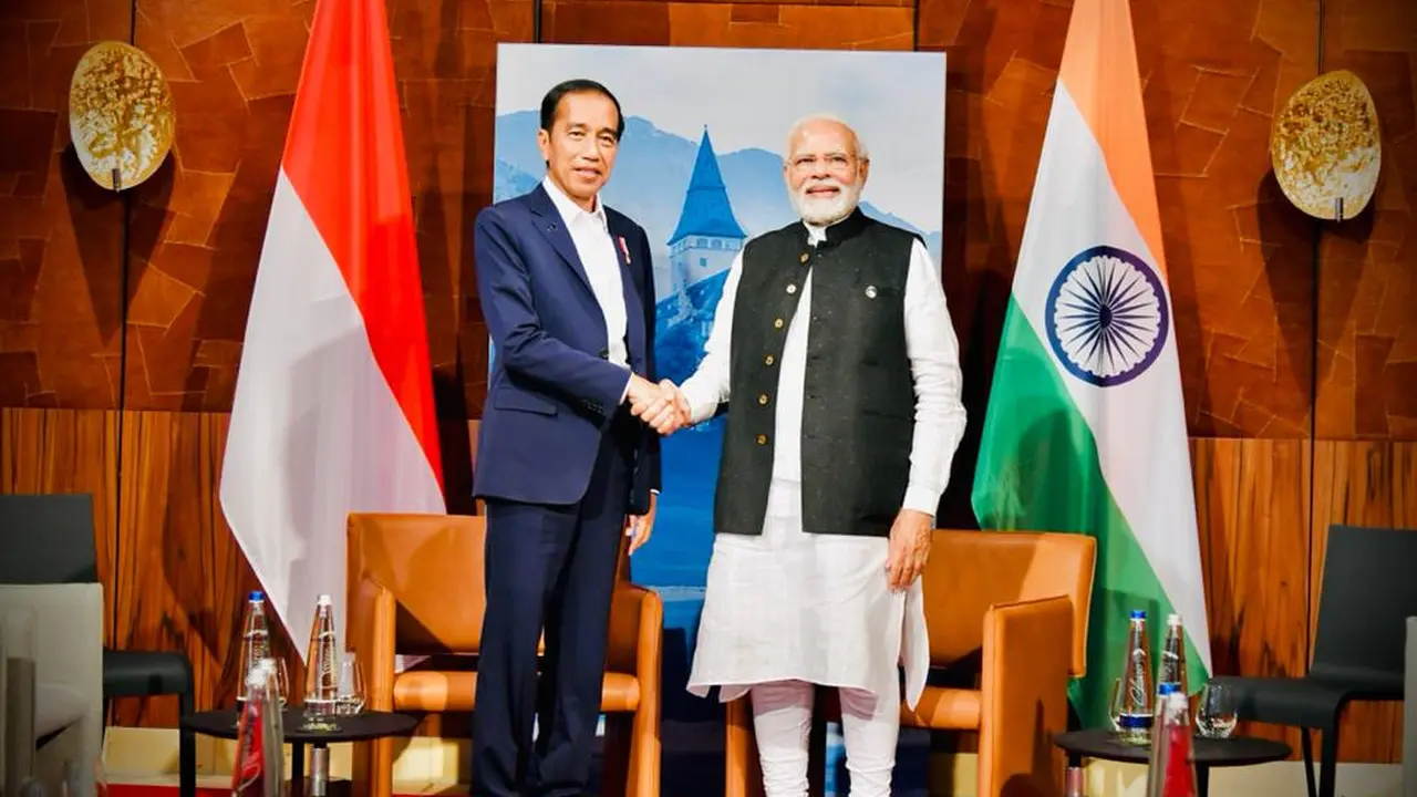 Presiden Joko Widodo atau Jokowi dan Perdana Menteri (PM) India Narendra Modi melakukan pertemuan bilateral di sela-sela KTT G7 di Elmau, Jerman, Senin, 27 Juni 2022 (Biro Pers Sekretariat Presiden)