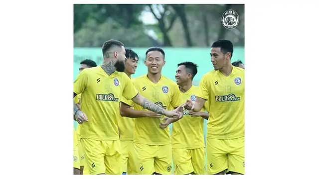6 Potret Diego Michiels saat Latihan Bersama Tim Arema FC, Perkuat Bek Kanan
