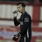 Kiper Bhayangkara FC, Awan Setho, saat melawan Mitra Kukar pada laga Liga 1 di Stadion PTIK, Jakarta, Kamis (17/5/2018). Bhayangkara FC menang 1-0 atas Mitra Kukar. (Bola.com/M Iqbal Ichsan)