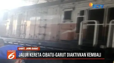 Presiden Jokowi Tinjau reaktivasi jalur kereta api di Stasiun Cibatu, Garut.