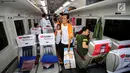 Suasana pemudik kereta tujuan Solo di Stasiun Gambir, Jakarta, Selasa (12/9). Para pemudik diangkut menggunakan kereta api executive tujuan Yogyakarta, Solo dan Surabaya. (Liputan6.com/Fery Pradolo)