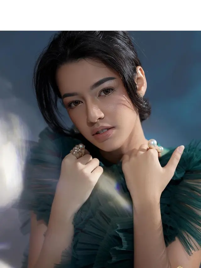 7 Gaya Susan Sameh dalam Pemotretan Glamor, Cantik dan Memesona