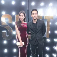 Banyaknya kejutan itu dirancang oleh kekasih dengan fans Syahnaz. Seperti diketahui, Syahnaz menjalin hubungan dengan Jeje sekitar setahun belakangan ini. (Adrian Putra/Bintang.com)