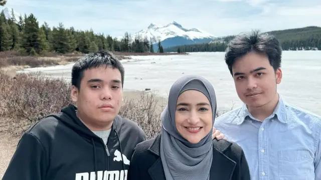 Potret Omar dan Keanu Anak Cindy Fatikasari (credit: https://www.instagram.com/cindyfatikasari18/).