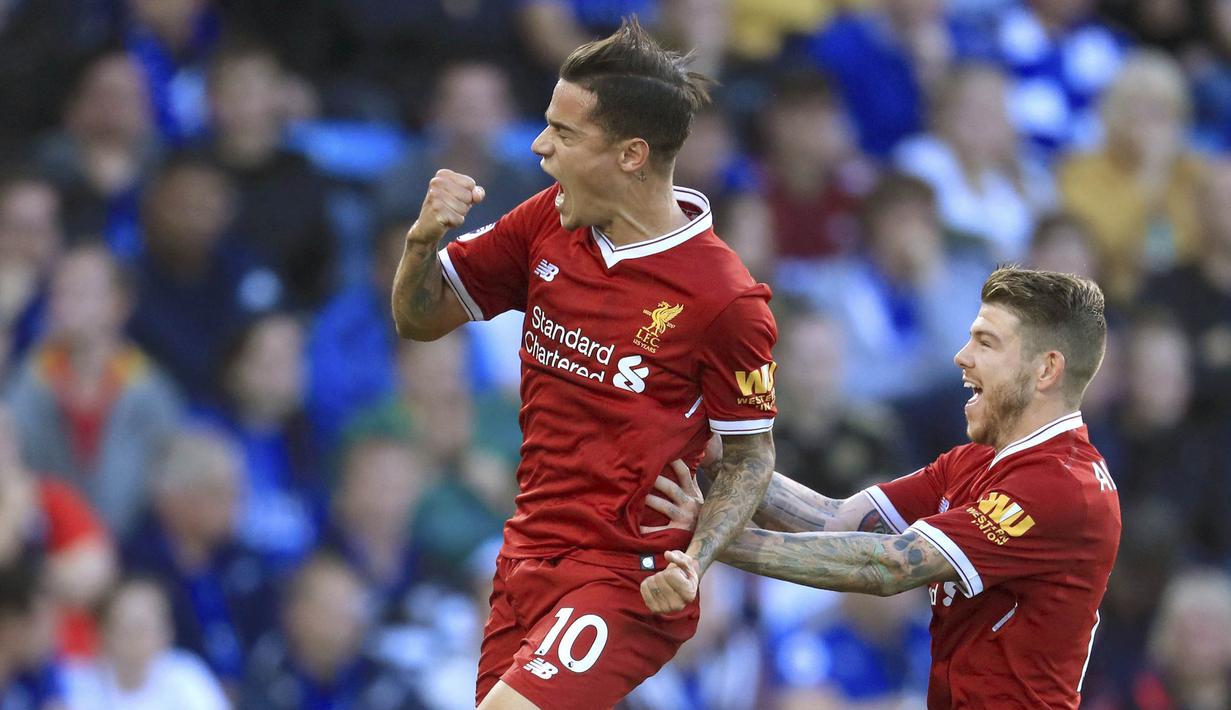 Gelandang Liverpool, Philippe Coutinho, merayakan gol yang dicetaknya ke gawang Leicester pada laga Premier League di Stadion King Power, Leicester, Sabtu (23/9/2017). Leicester kalah 2-3 dari Liverpool. (AP/Mike Egerton)