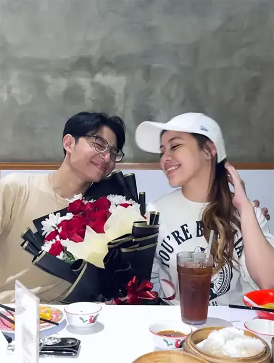 "Memang beda pandangan aja sih, cara bersikap juga. Karena umur juga berbeda," kata Kiesha Alvaro di kawasan Cipete, Jakarta Selatan beberapa hari lalu. [Instagram/kiesha.alvaro]