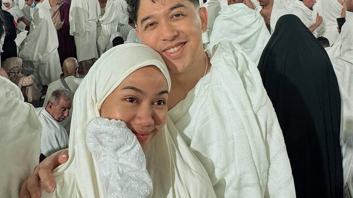 Bikin Pangling, Potret Yura Yunita Berhijab saat Umrah Bareng Suami dan Sahabat