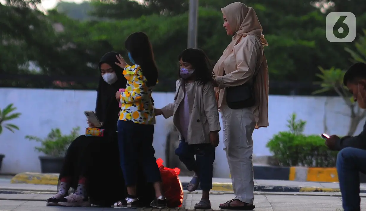 “Sekitar 1.900 penumpang per hari. Diprediksi lonjakan penumpang mulai terjadi pada H-3." (merdeka.com/Imam Buhori)