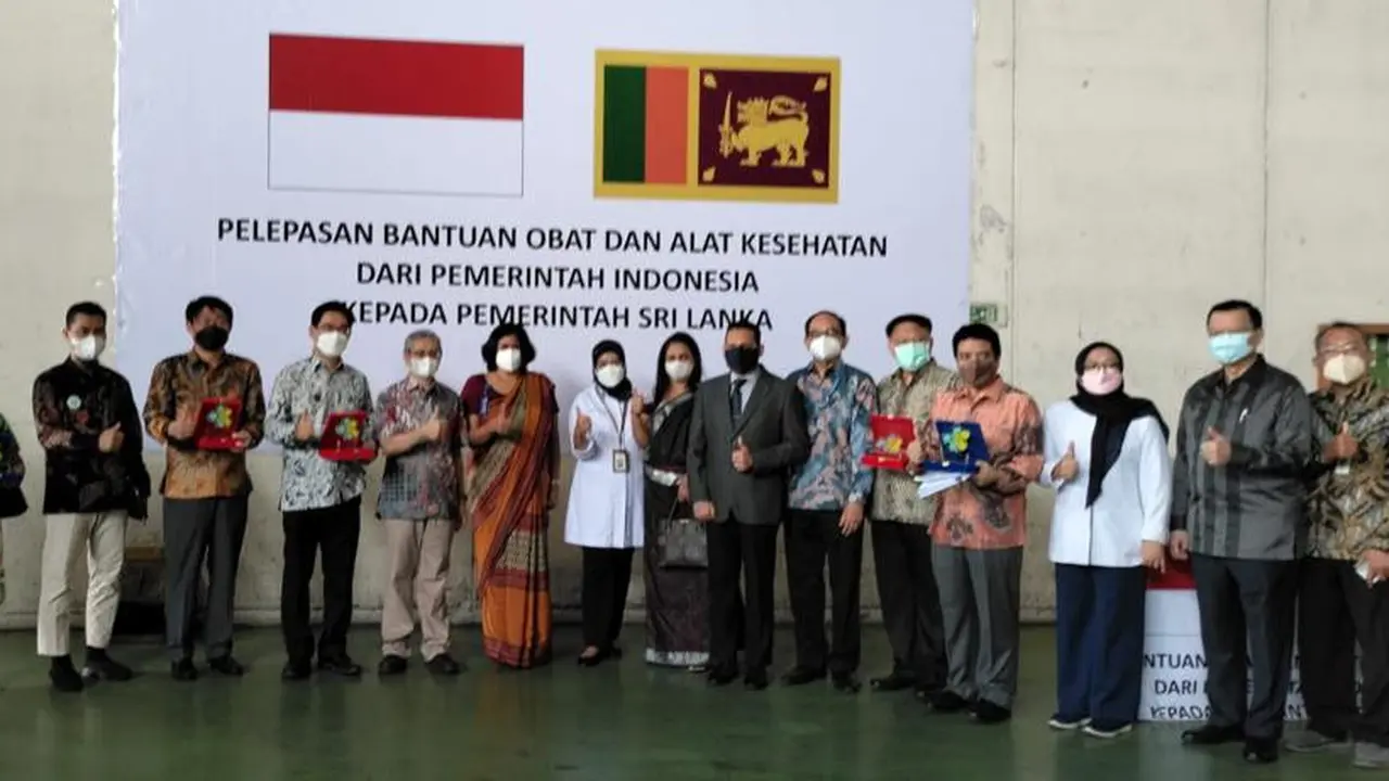 Pemerintah Indonesia melalui delegasi dan diaspora di Sri Lanka mengirimkan sejumlah bantuan kemanusiaan mulai dari obat-obatan hingga alkes.