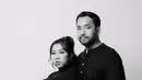 Potret Maternity Shoot Kiky Saputri, Kocak Adu Perut dengan Suami (Sumber: Instagram/kikysaputri)